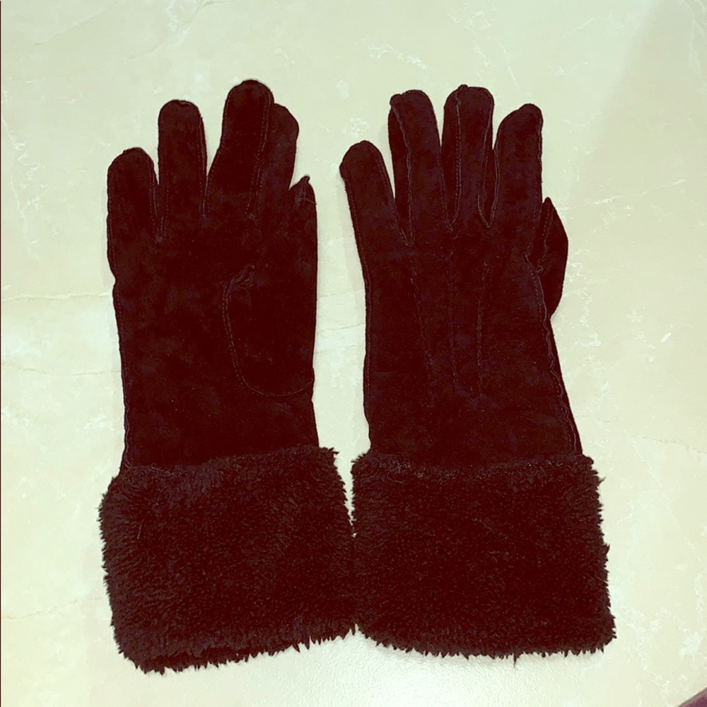 Black faux fur gloves